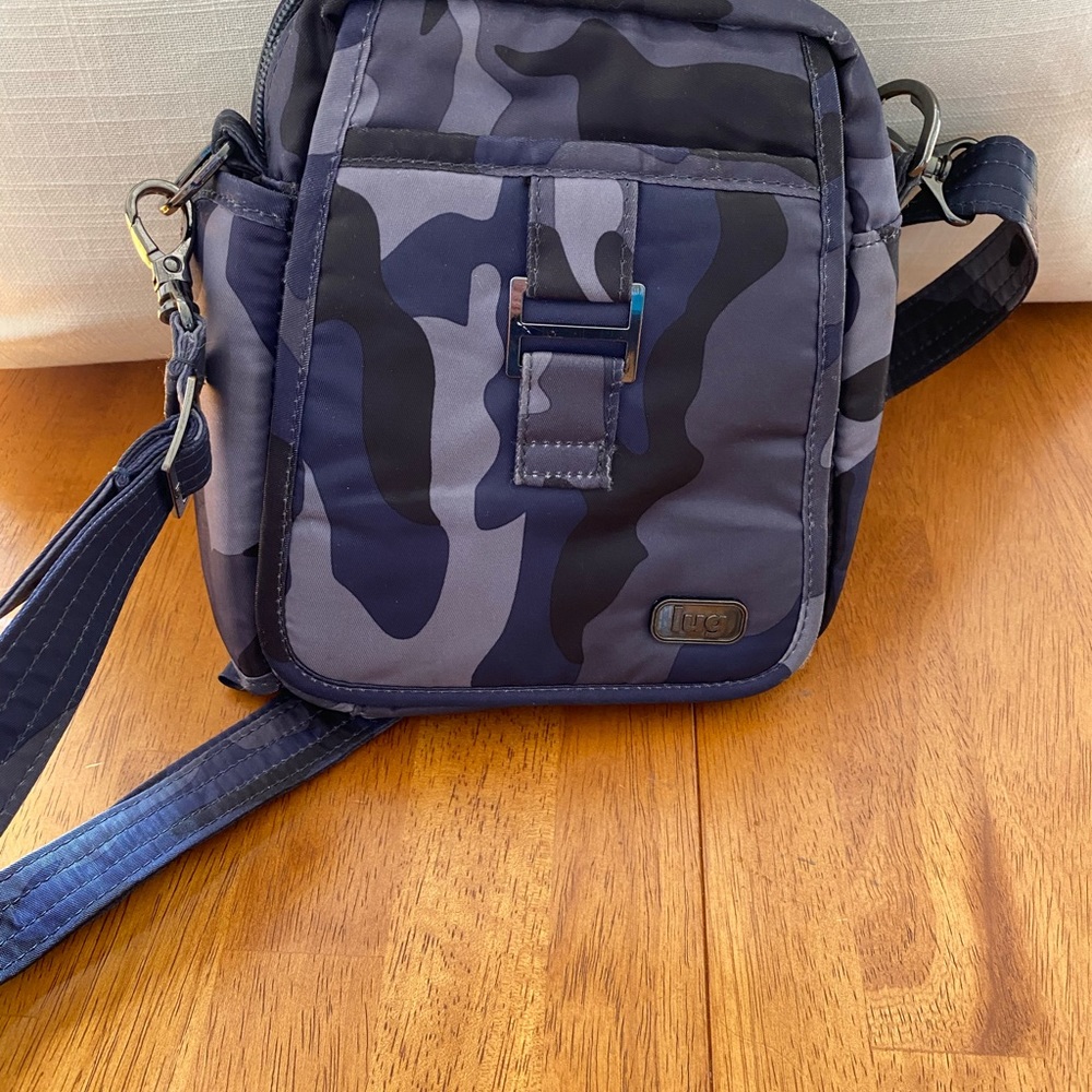 Lug crossbody bag